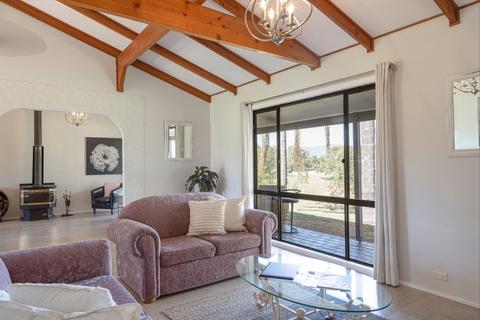 Hunter Gleann Homestead lounge area