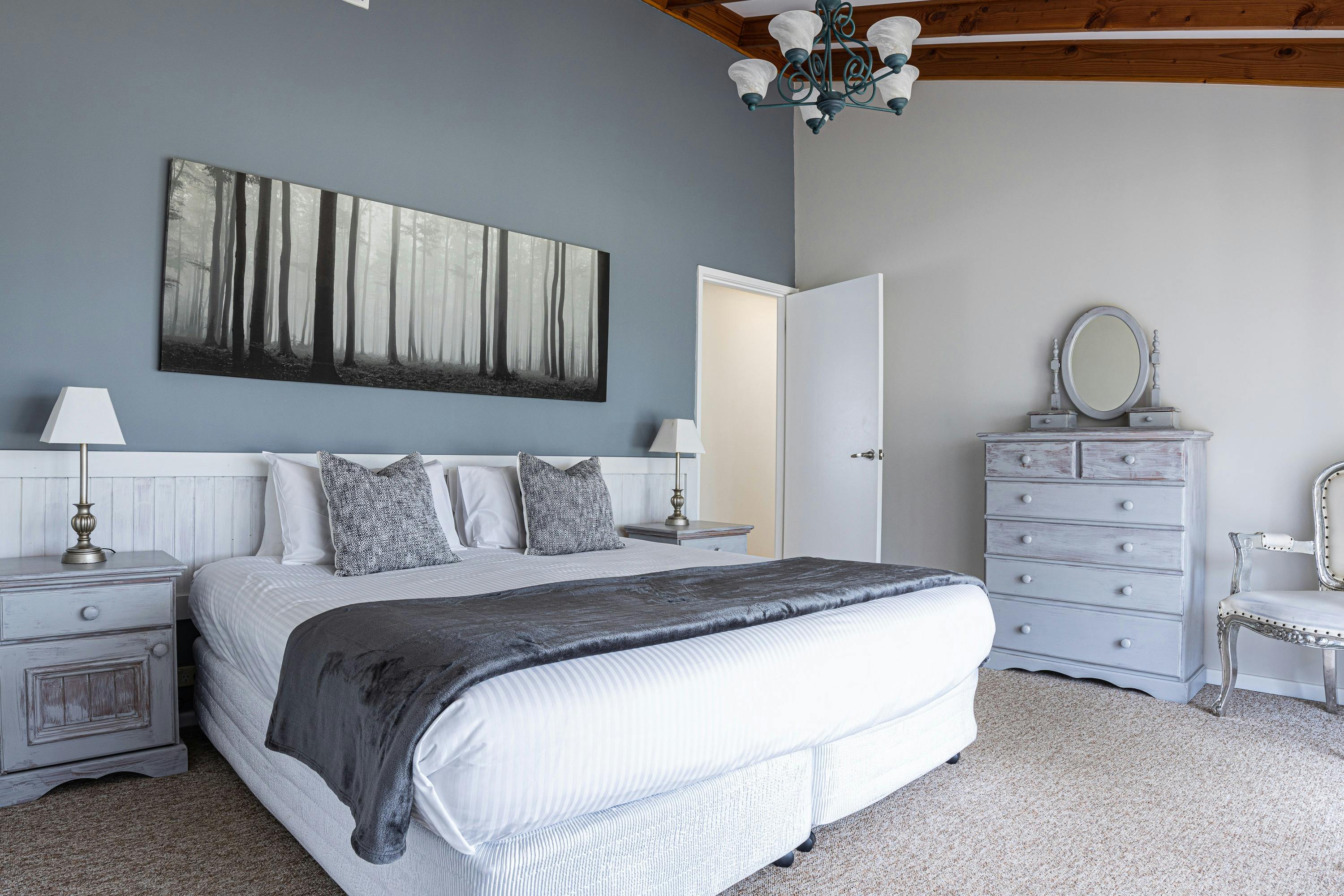 The king beds can be split for shared bedrooms.