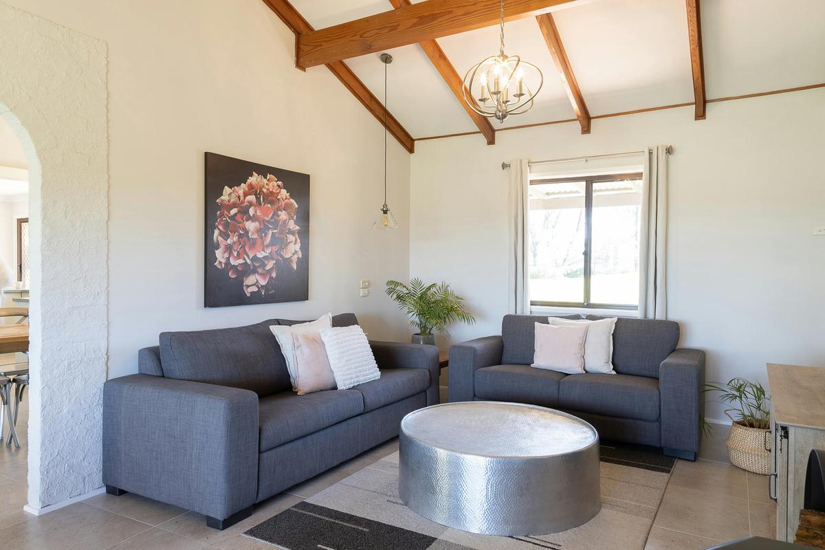 Hunter Gleann Homestead Lounge area