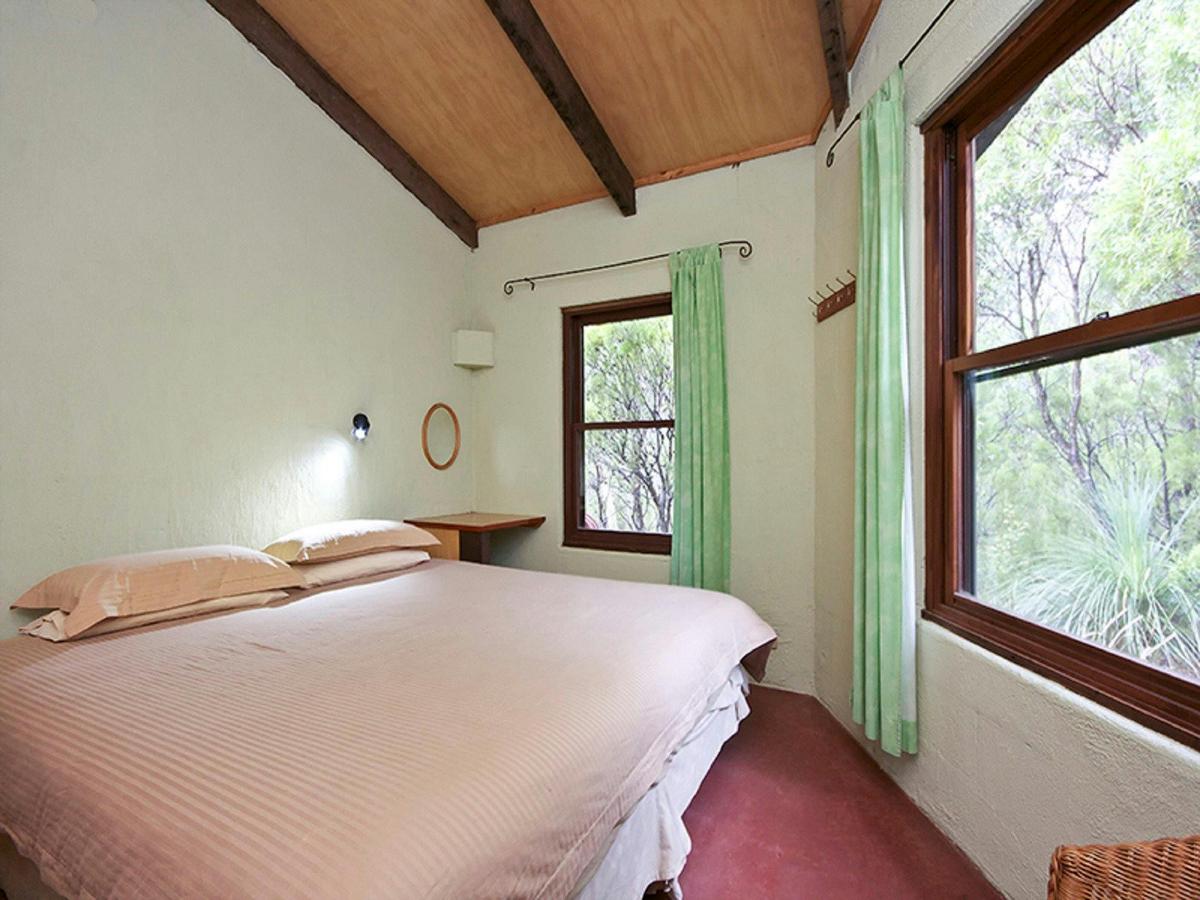 Bedroom 1 Cottage King or Singles