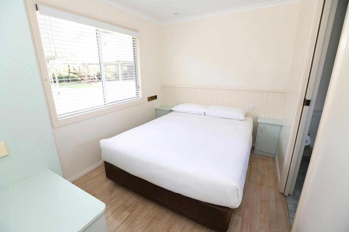 Park Cabin - Main bedroom