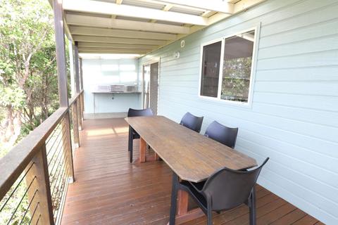 Seaside Cabin - outdoor dining