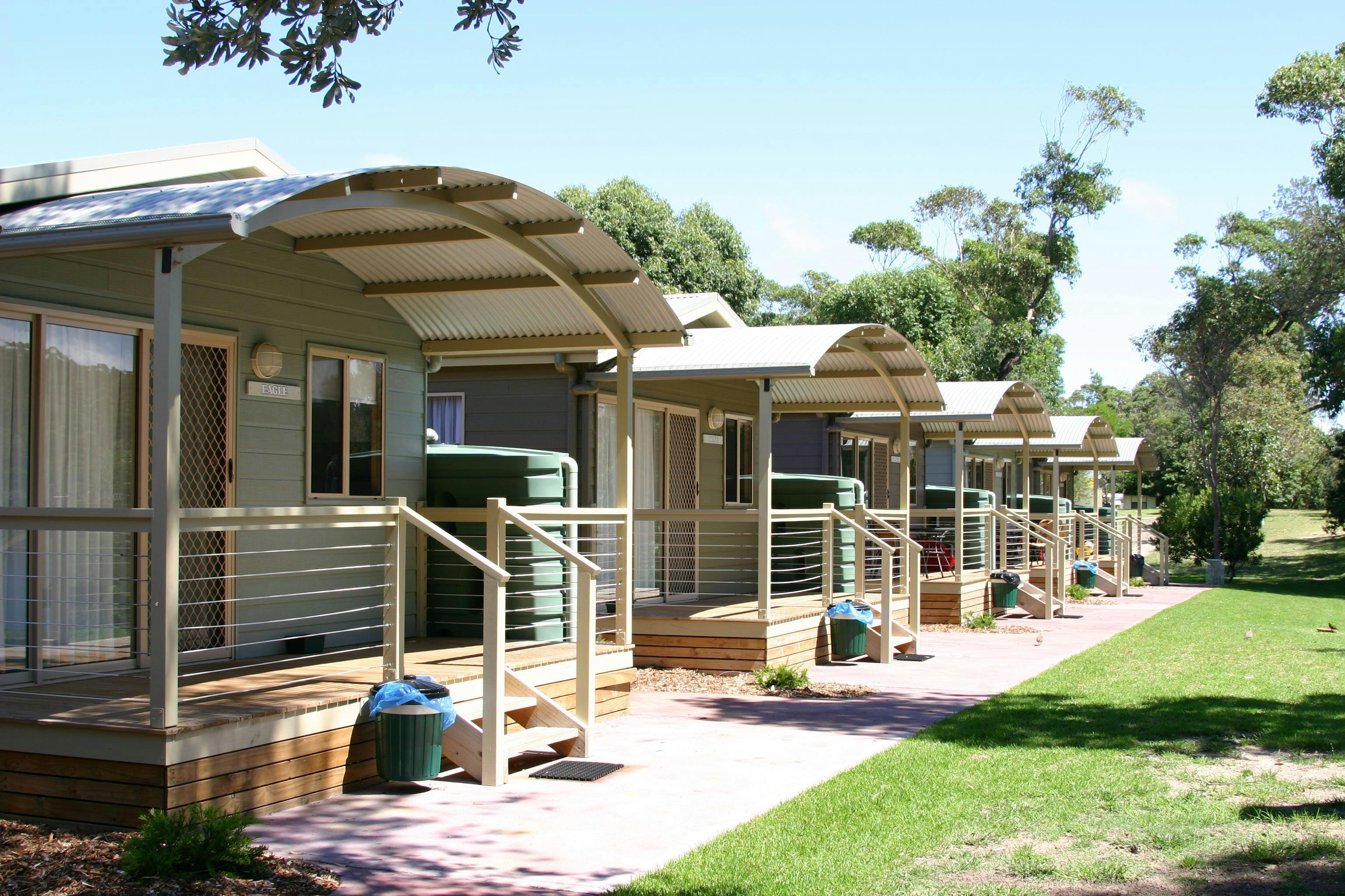 Lakesea Park - Lakeside Cabins