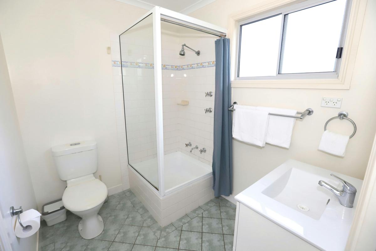 Park Cabin - bathroom