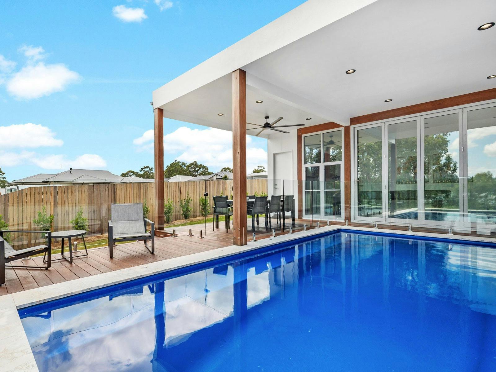 Jacoru On 3 outside pool area and entertainment area