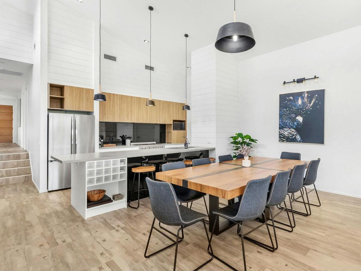 Jacoru On 3 kitchen area with dining room