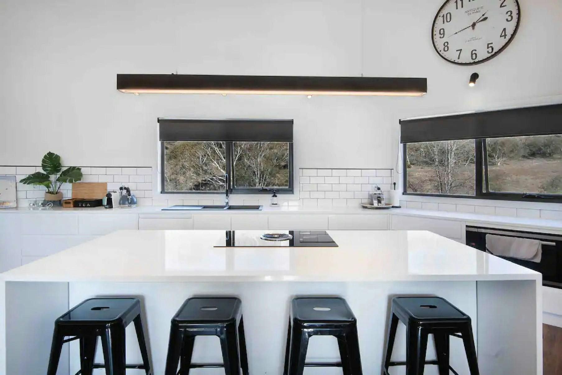 Lakefront at Tyrolean Apartment