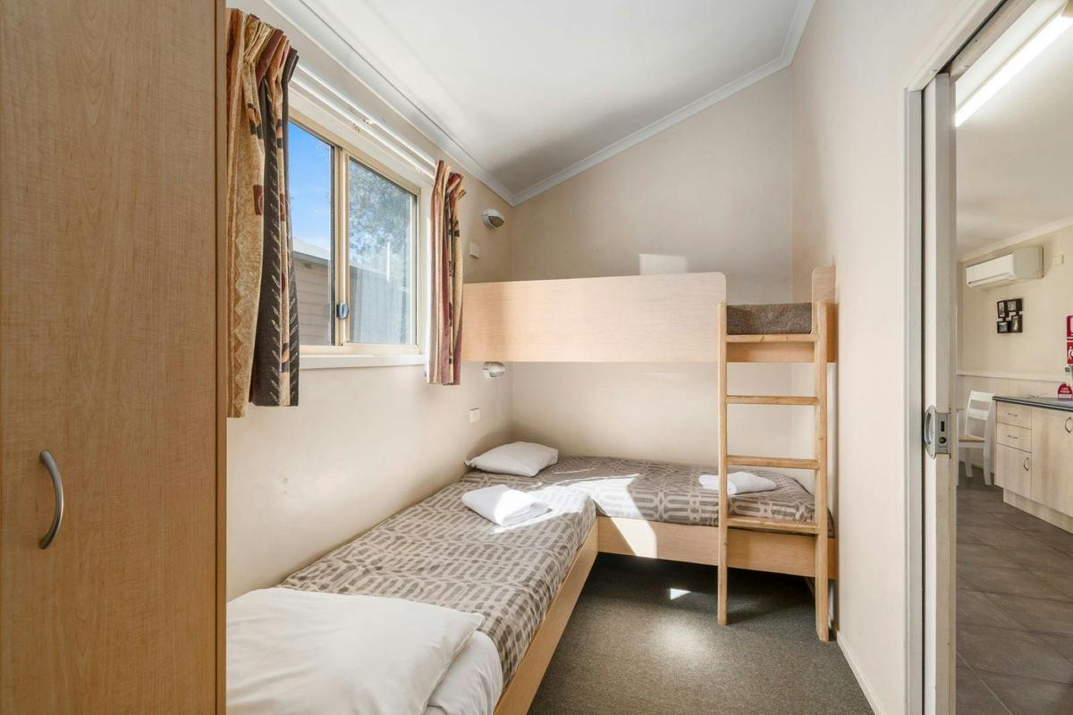 2 Bedroom Beachfront Villa - 5b Bedroom