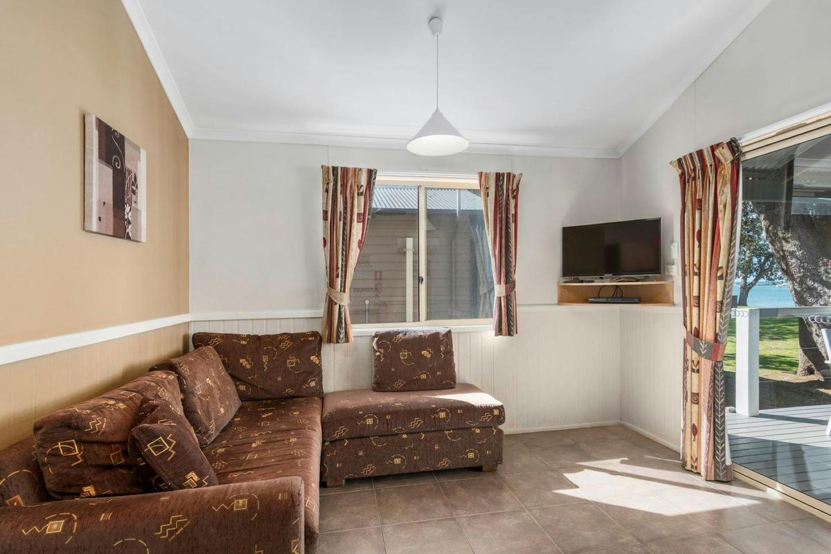 2 Bedroom Beachfront Villa - 6b Living