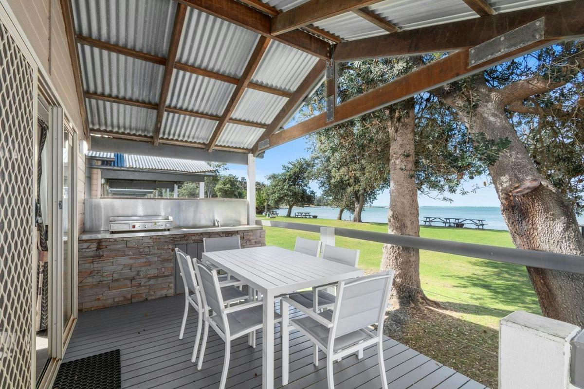 2 Bedroom Beachfront Villa - 6b Deck