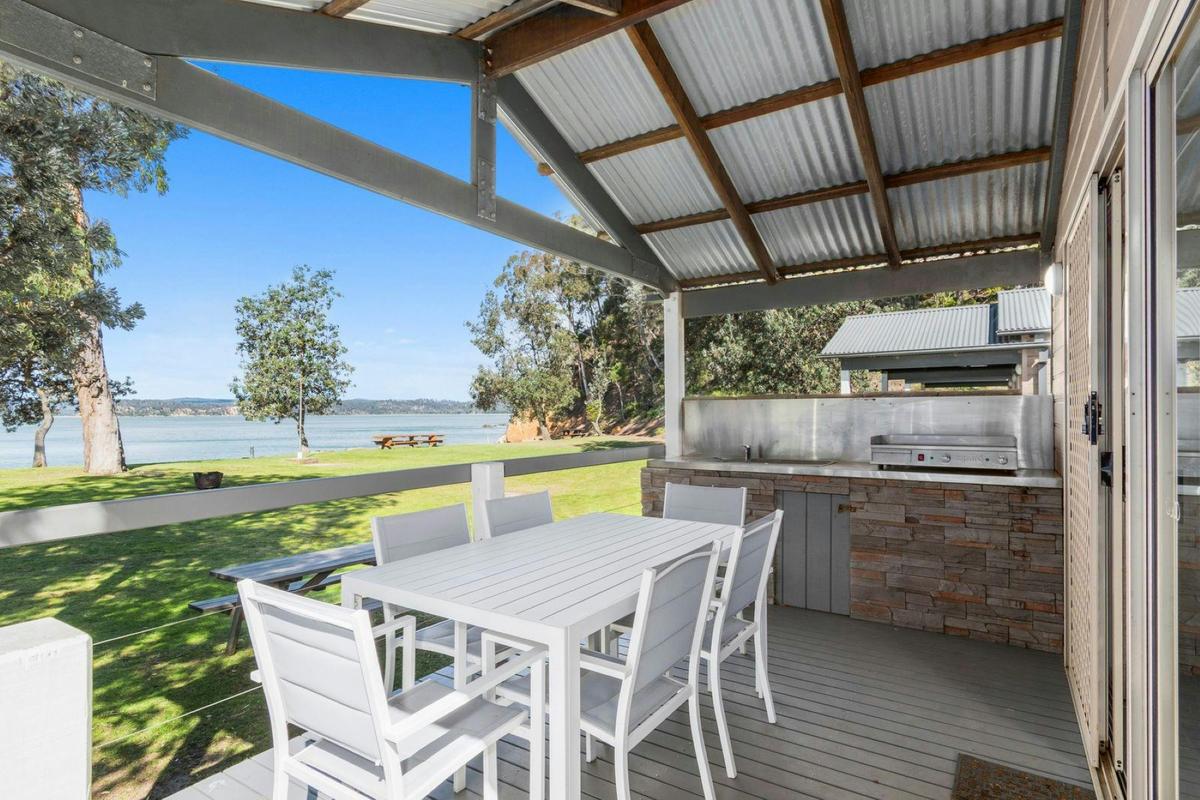 2 Bedroom Beachfront Villa - 5b Deck