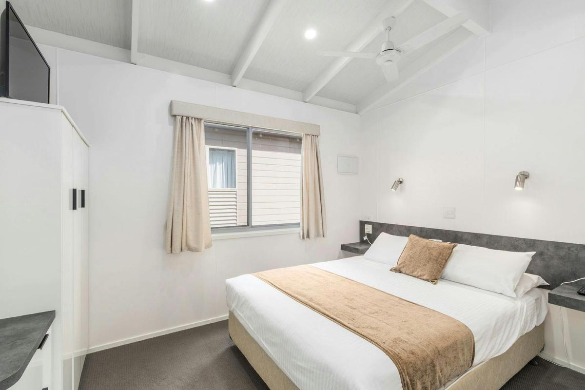 2 Bedroom Accessible Deluxe Beachfront Villa Bedroom