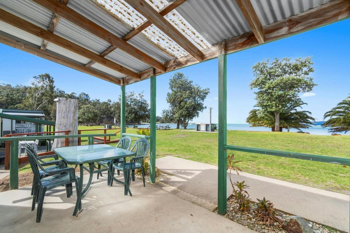 2 Bedroom Beachfront Cabin Deck