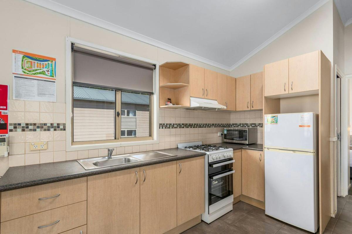 2 Bedroom Beachfront Villa - 5b Kitchen