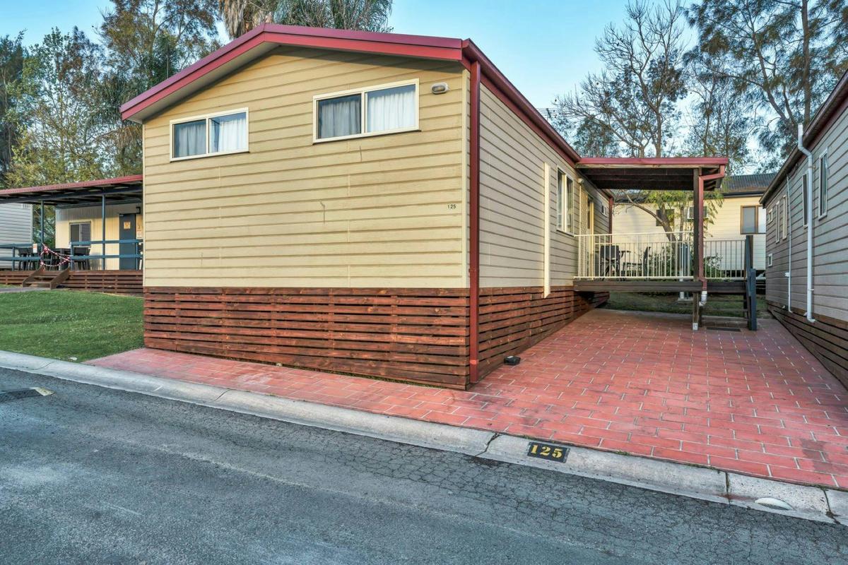 Group Accommodation - 3 Bed Lodge exterior