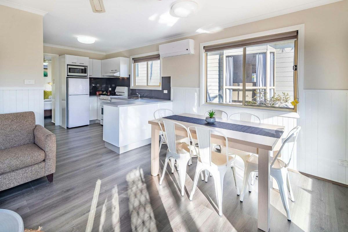 Family Spa Cabin Dining