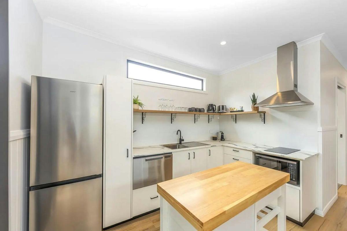 2 Bedroom Deluxe Cabin Kitchen