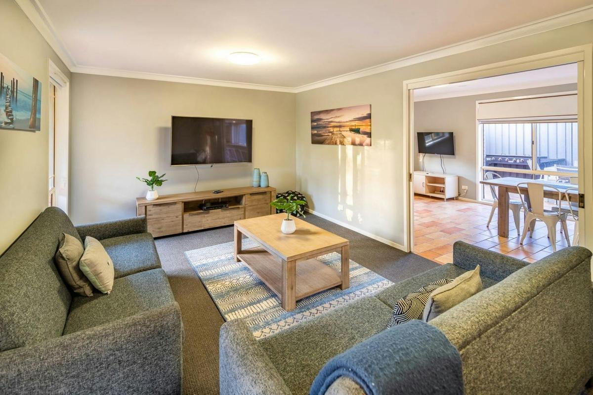 Holiday House Living