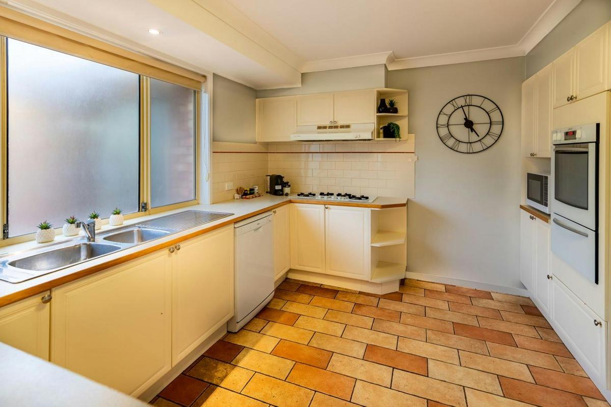 Holiday House Kitchen