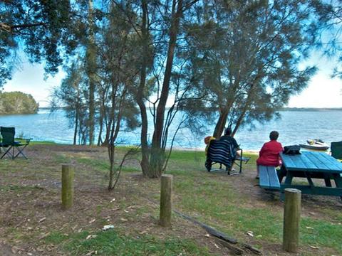 Elizabeth Bay picnic area