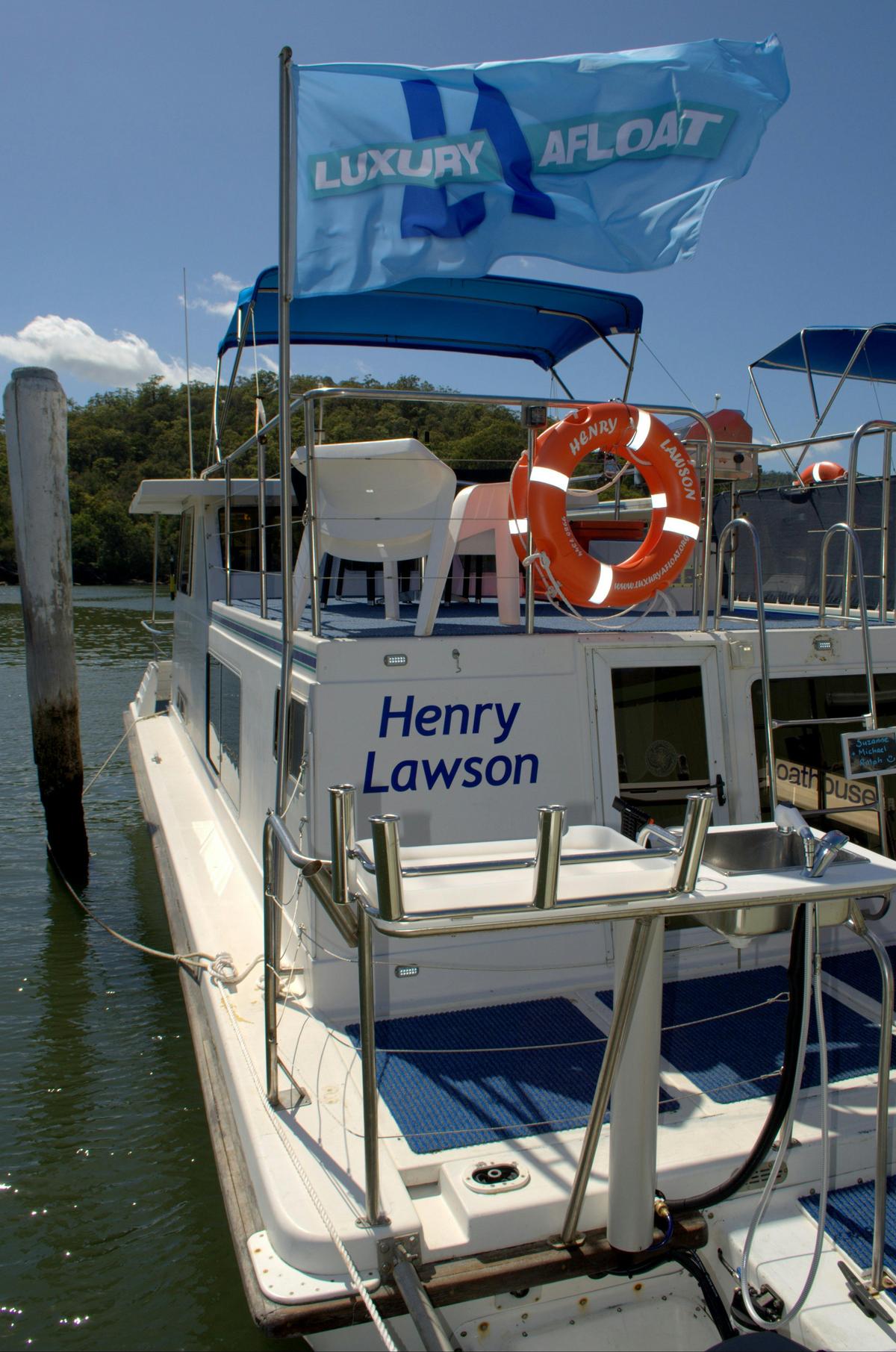 Luxury Afloat Houseboats and River Cottages
