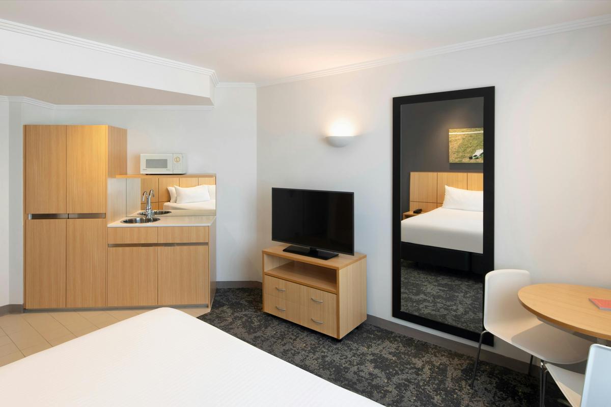 Standard Queen room kitchenette