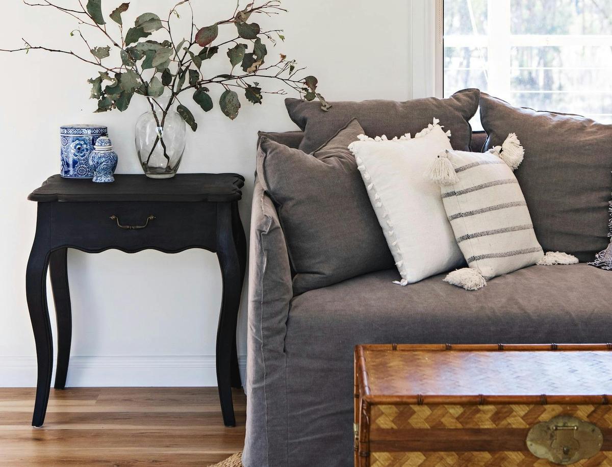 Plush lounge in country style