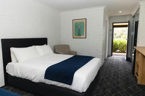 Deluxe King - Lakeview