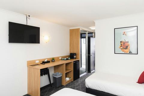 Family room - Lakeview