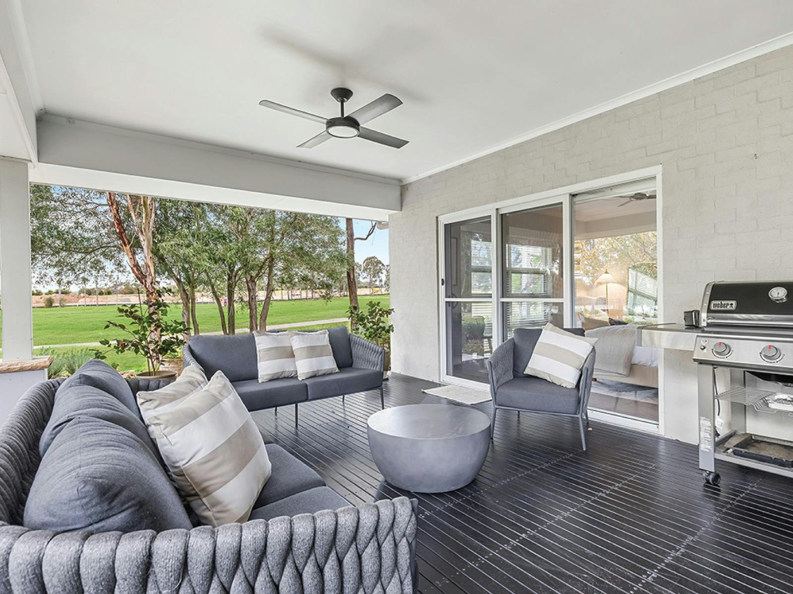 Lakeview Villa Alfresco Area