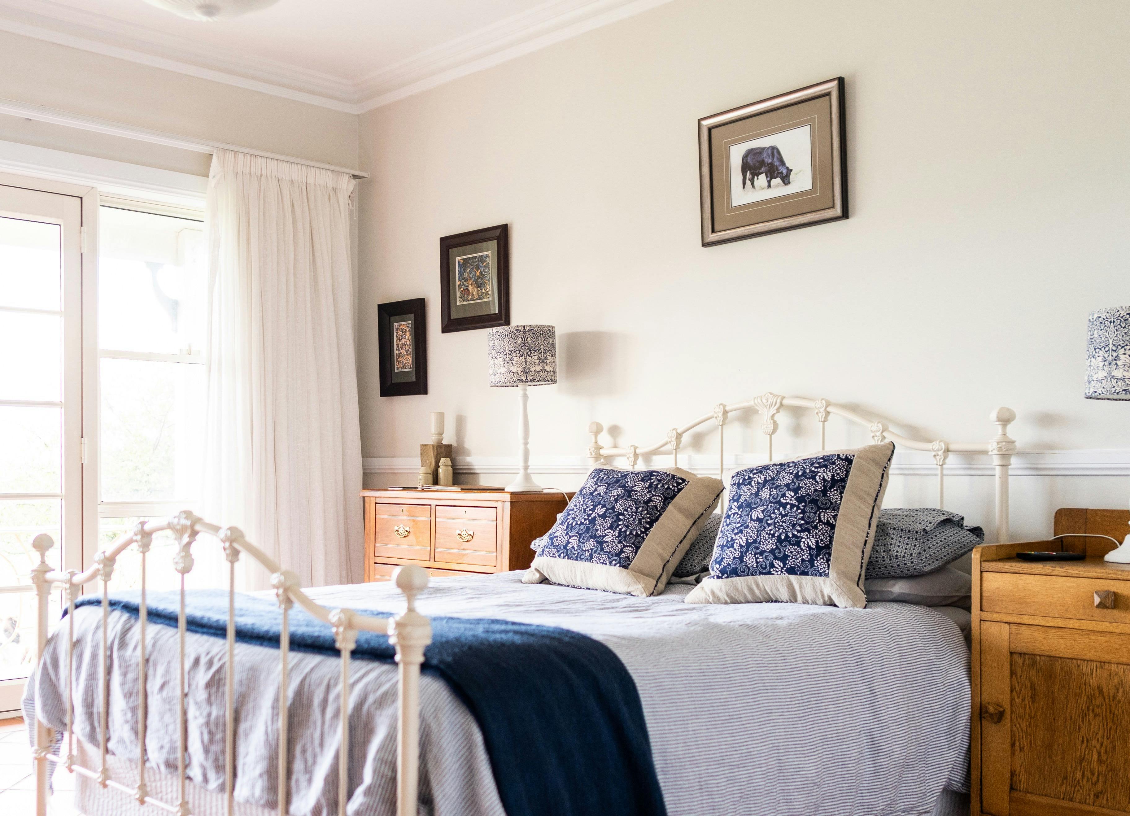 Heritage Room: queen bed, private ensuite & rustic charm — the perfect blend of comfort and country