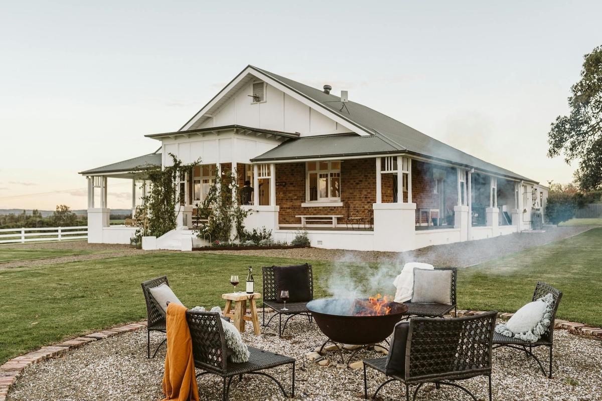 Outdoor fire pit