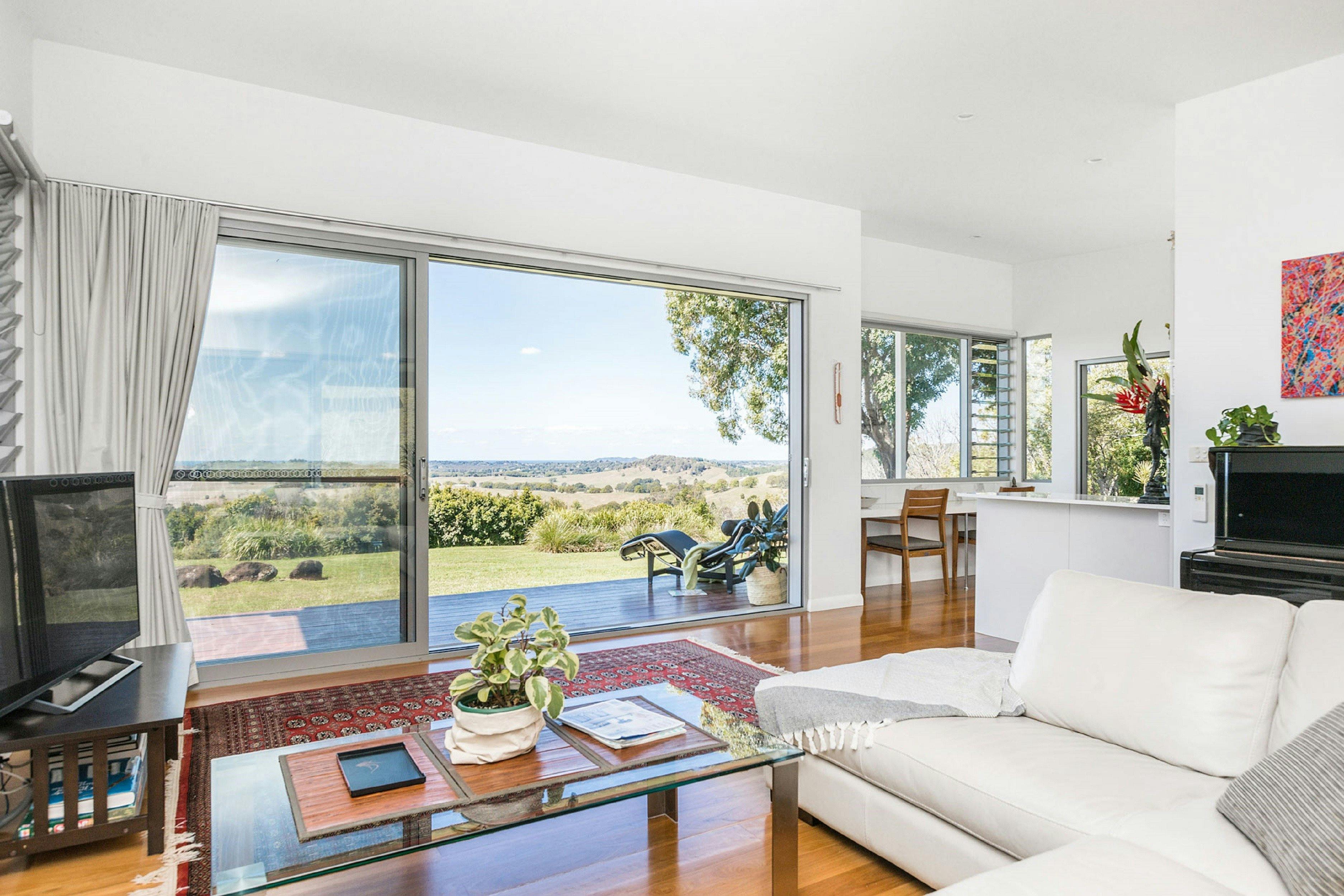 Jali Burugar - Byron Bay - Lounge