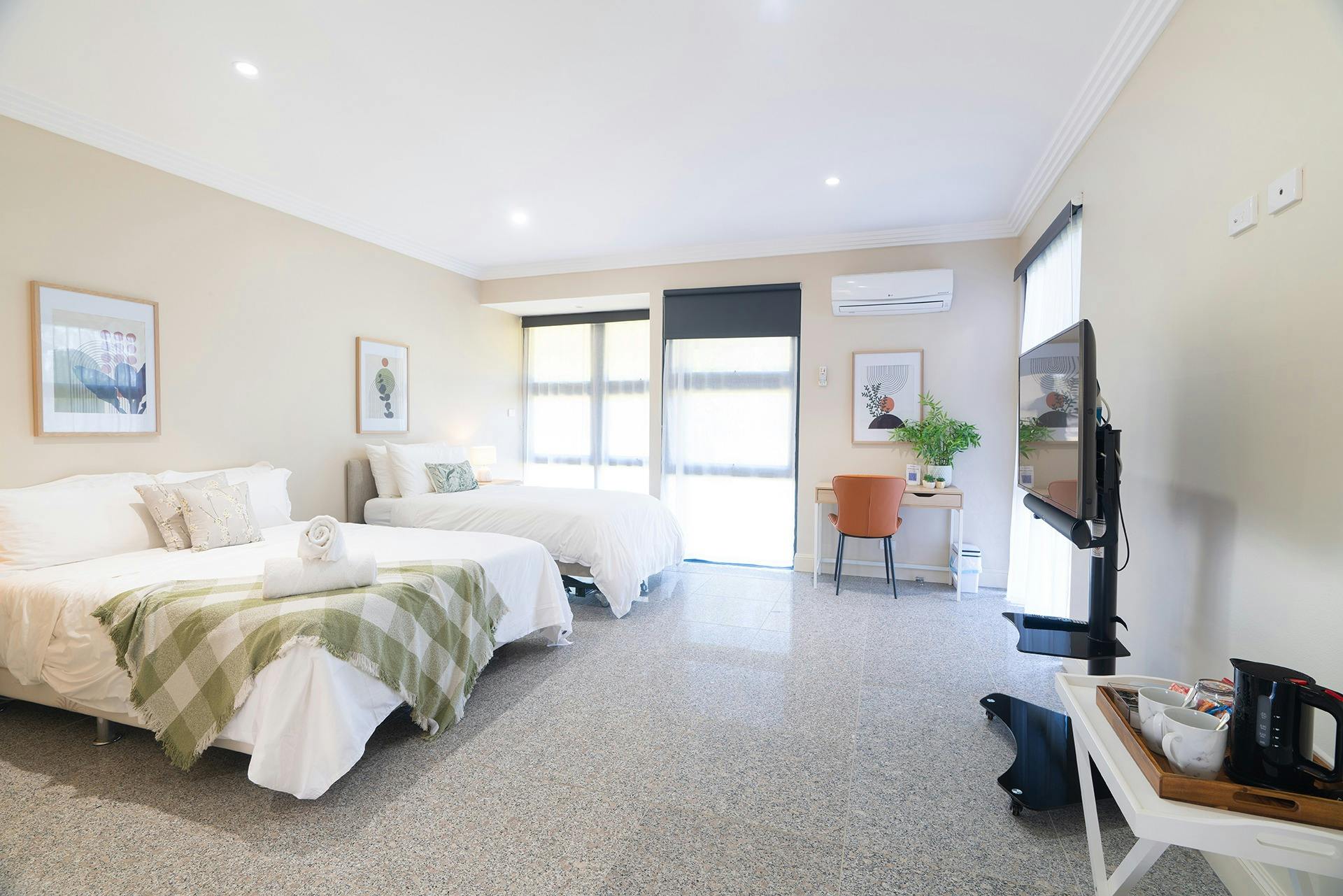 Suite 2 - Queen and K/Single