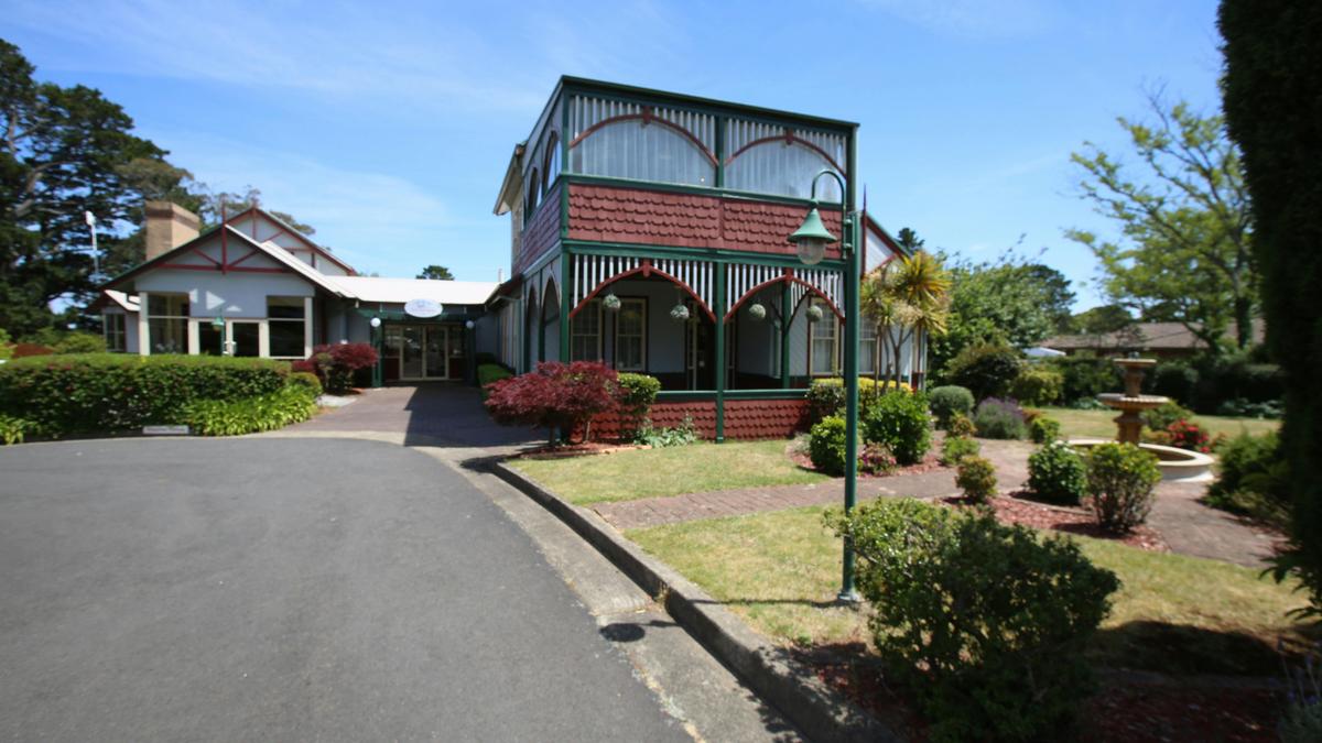 Exterior Hotel - Driveway
