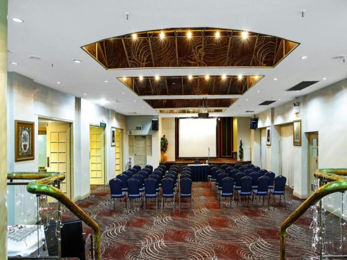Monte Pio Hotel