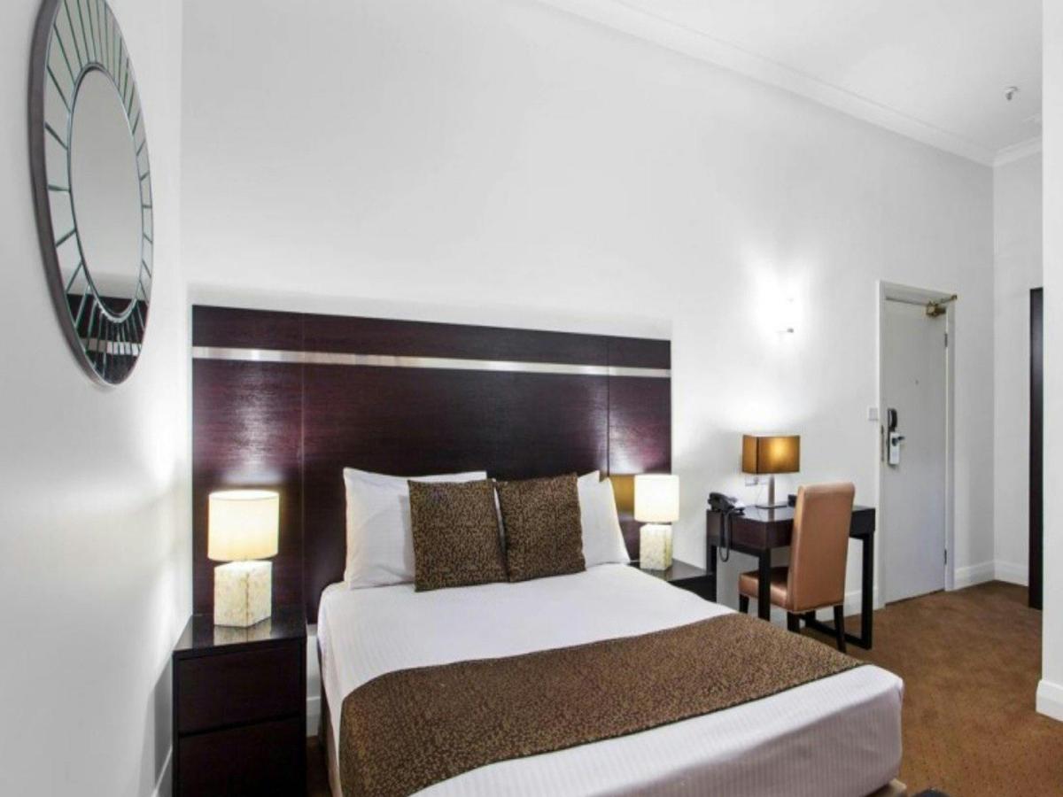 Monte Pio Hotel