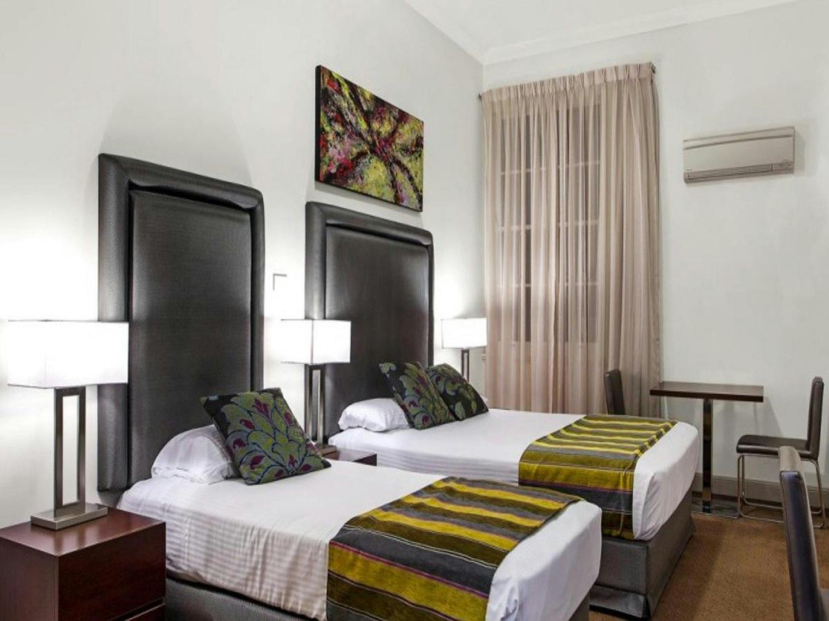 Monte Pio Hotel