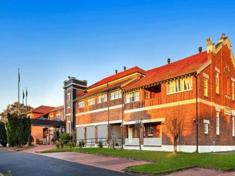 Mercure Monte Pio Hotel and Conference Centre