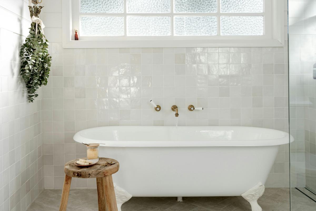 Delightful clawfoot bath and endless hotwater