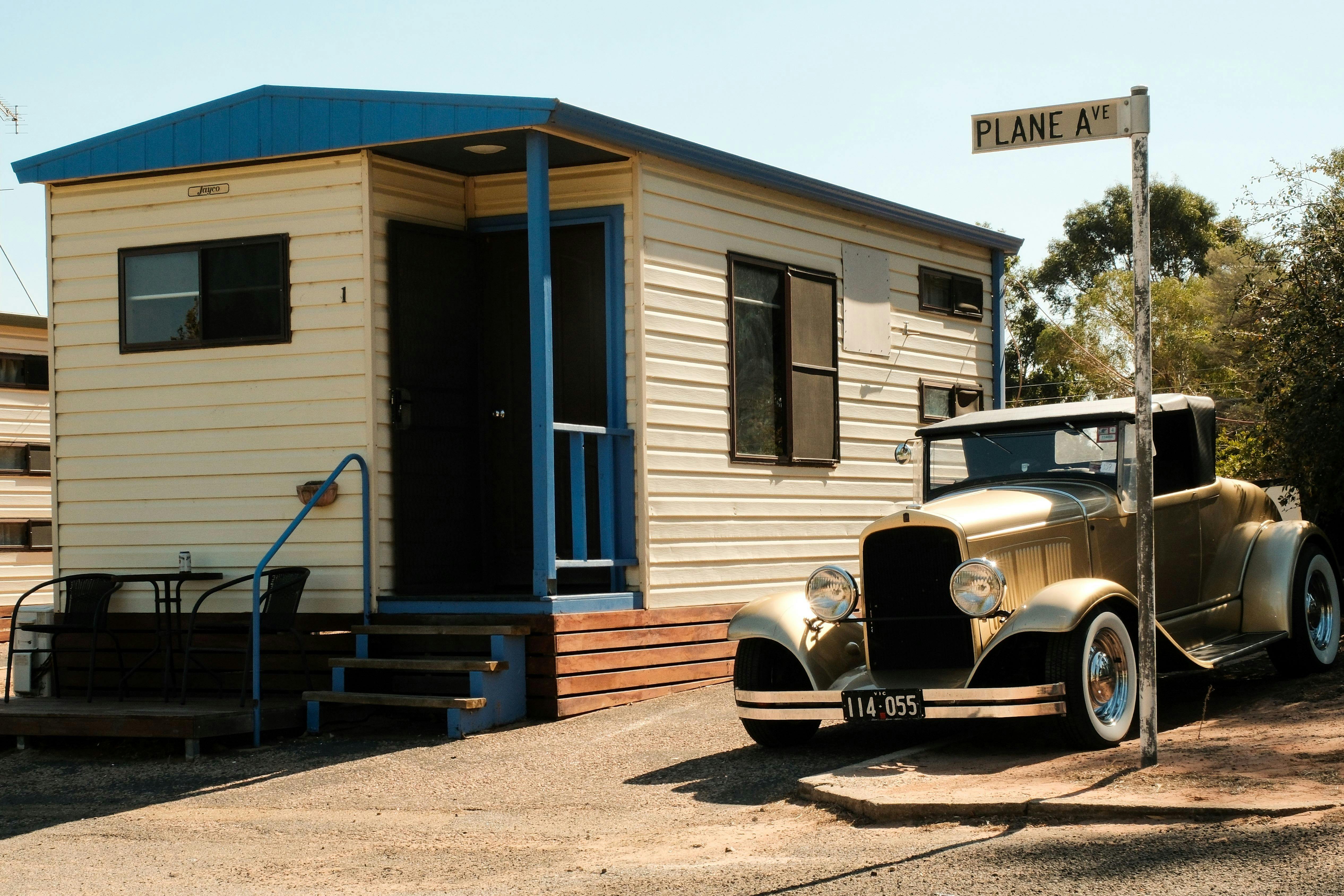 Cabin accommodation at Lake Talbot Tourist Park Narrandera