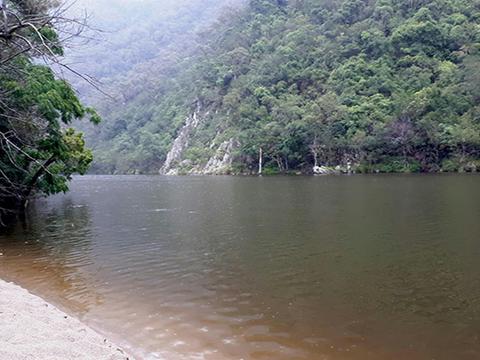 The Shoalhaven River arm of Lake Yarrunga. Photo credit: Audrey Kutzner <HTML>&copy; DPIE