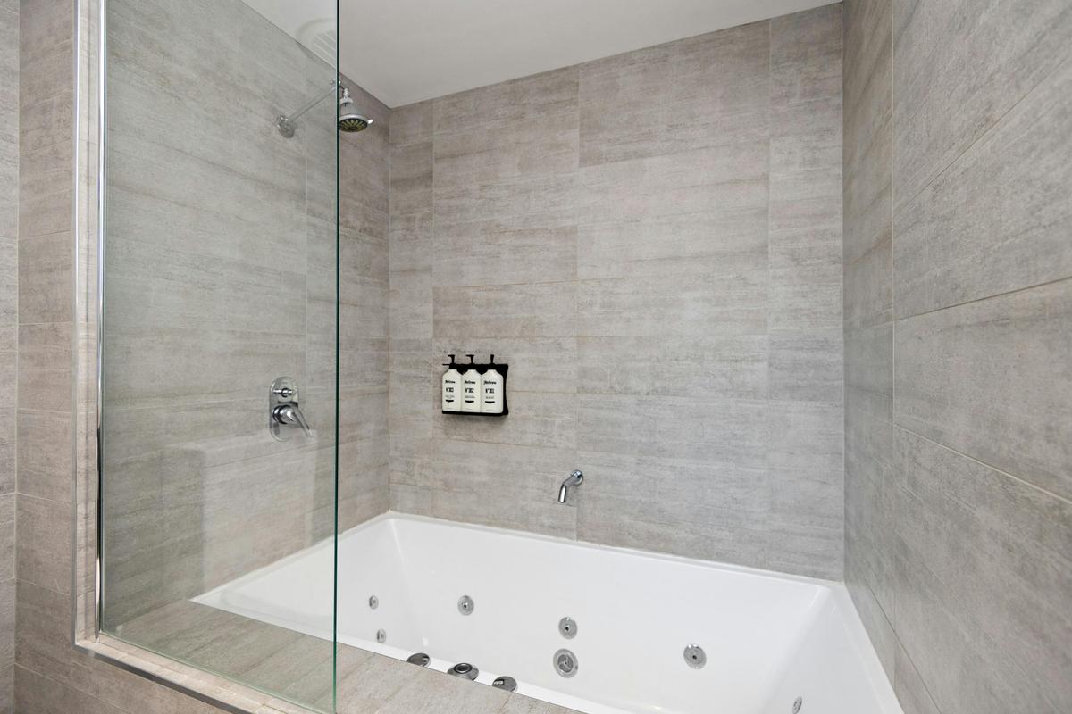 Two Bedroom Spa Suite - Spa Bath