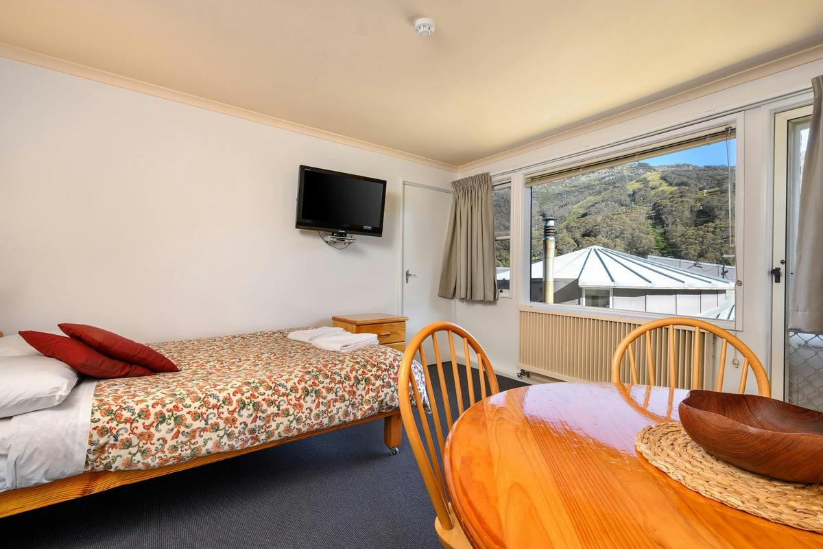 Bedsitting room Family Unit
