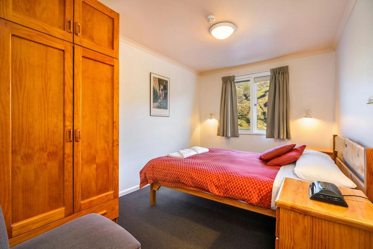 Bedroom with Queen