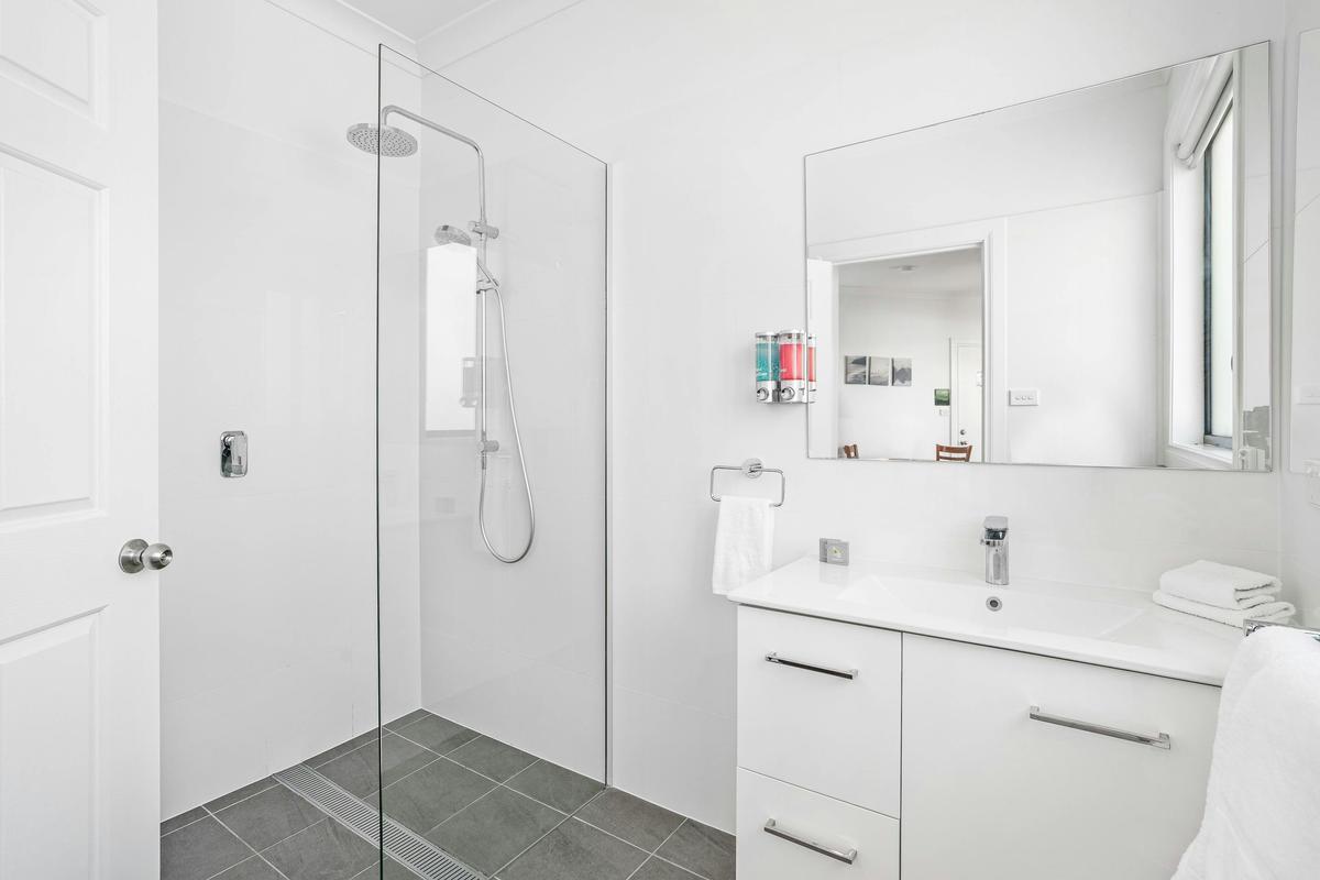 Shower - 2 Bedroom Apartment Leisure Inn Pokolbin