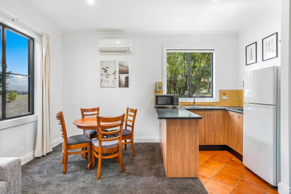 Kitchen/Dining - 1 Bedroom Apartment Leisure Inn Pokolbin