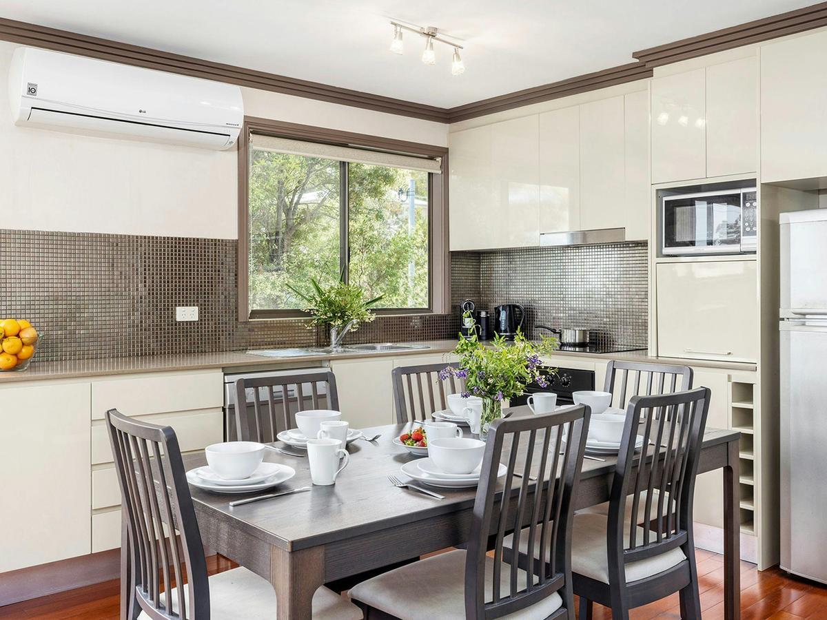Lionel Gem | Kitchen | Dining