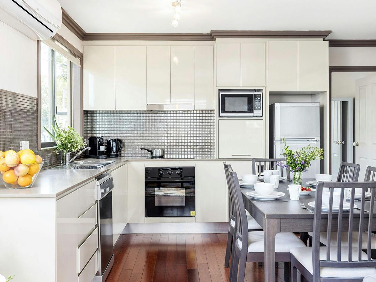 Lionel Gem | Kitchen | Dining