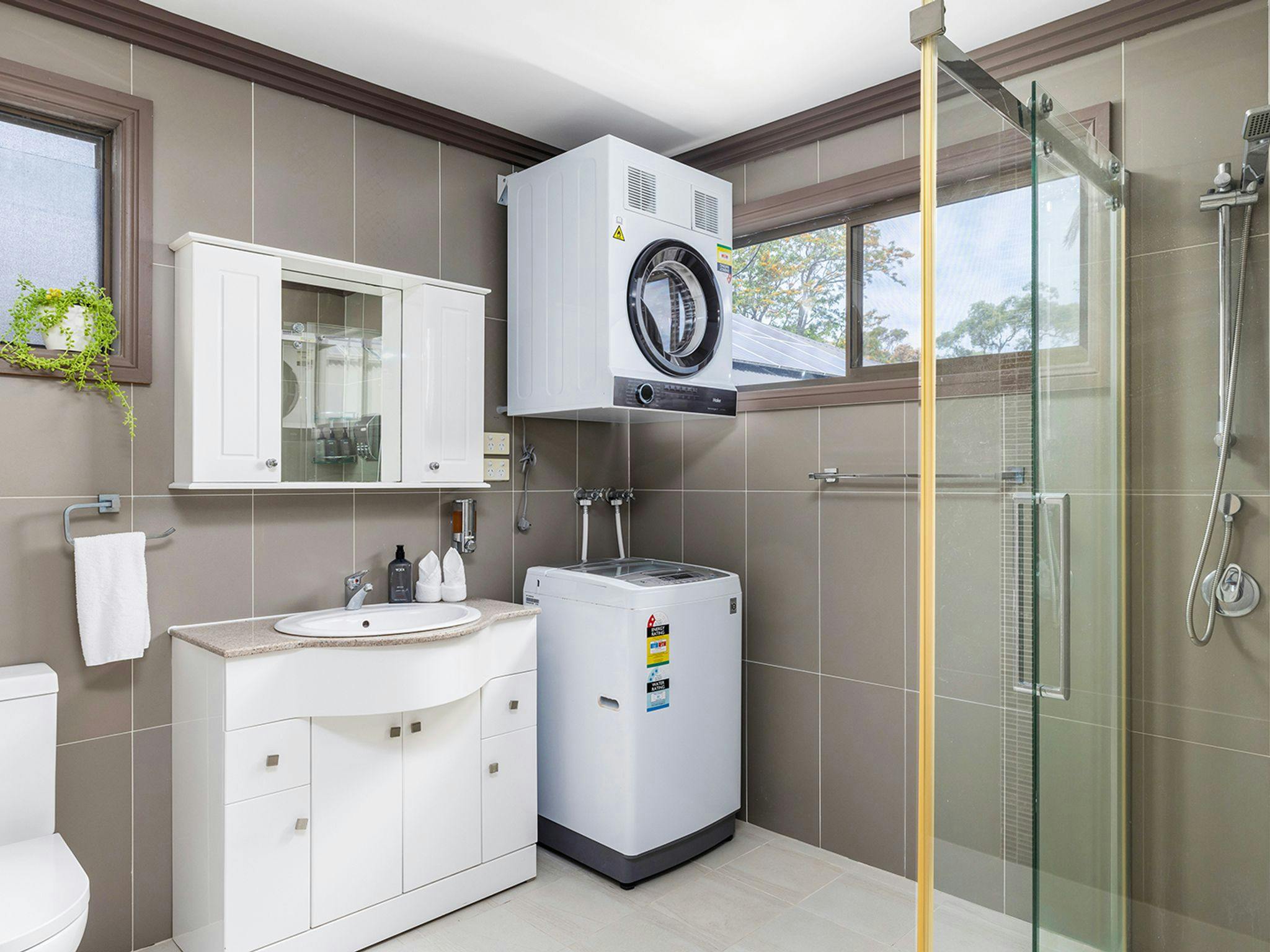 Lionel Gem | Bathroom | Laundry